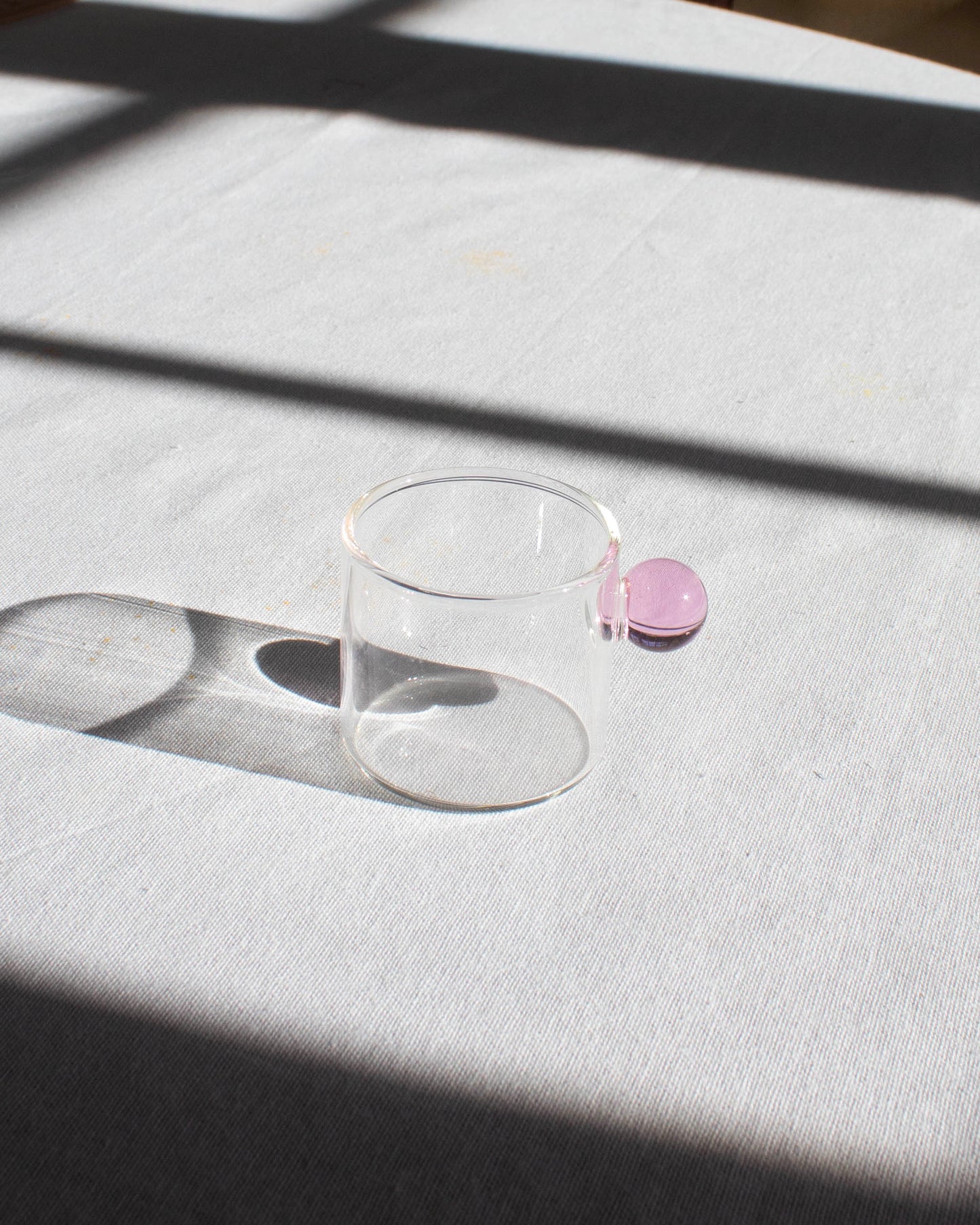 Elegant clear glass cup with a minimalist design for hot and cold drinks.