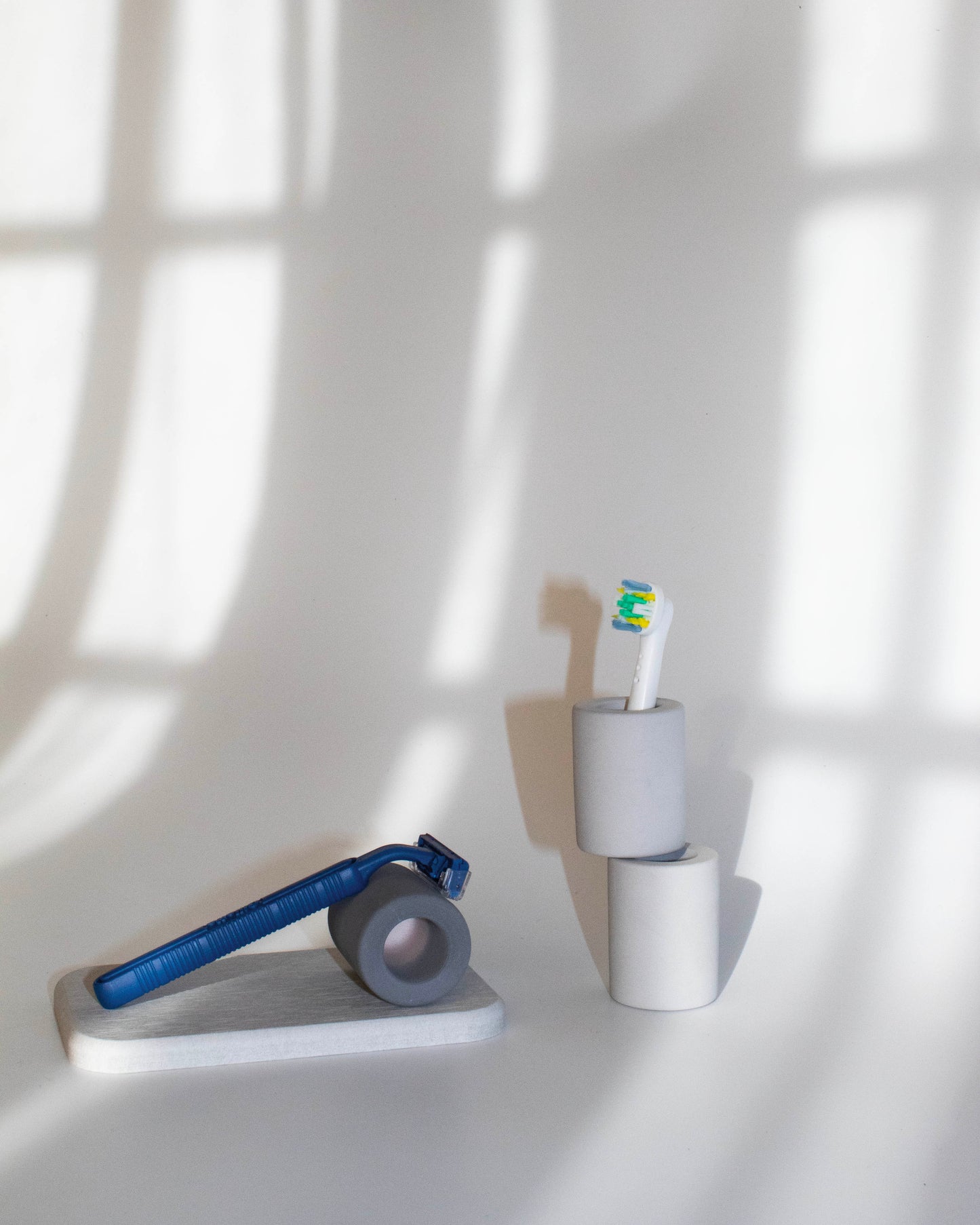 Textured diatomaceous diatomite absorbent bathroom counter coaster with toothbrush holder