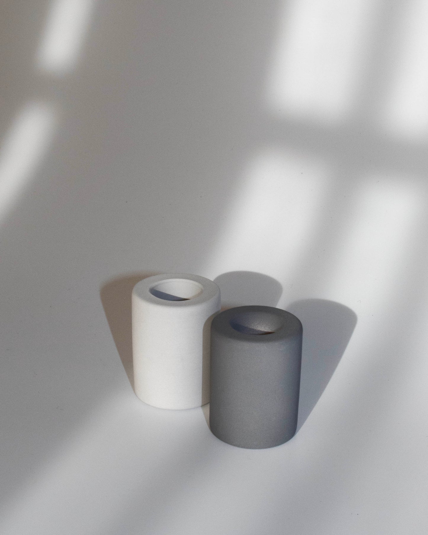 Minimalist diatomite toothbrush holder in light grey with absorbent stone texture