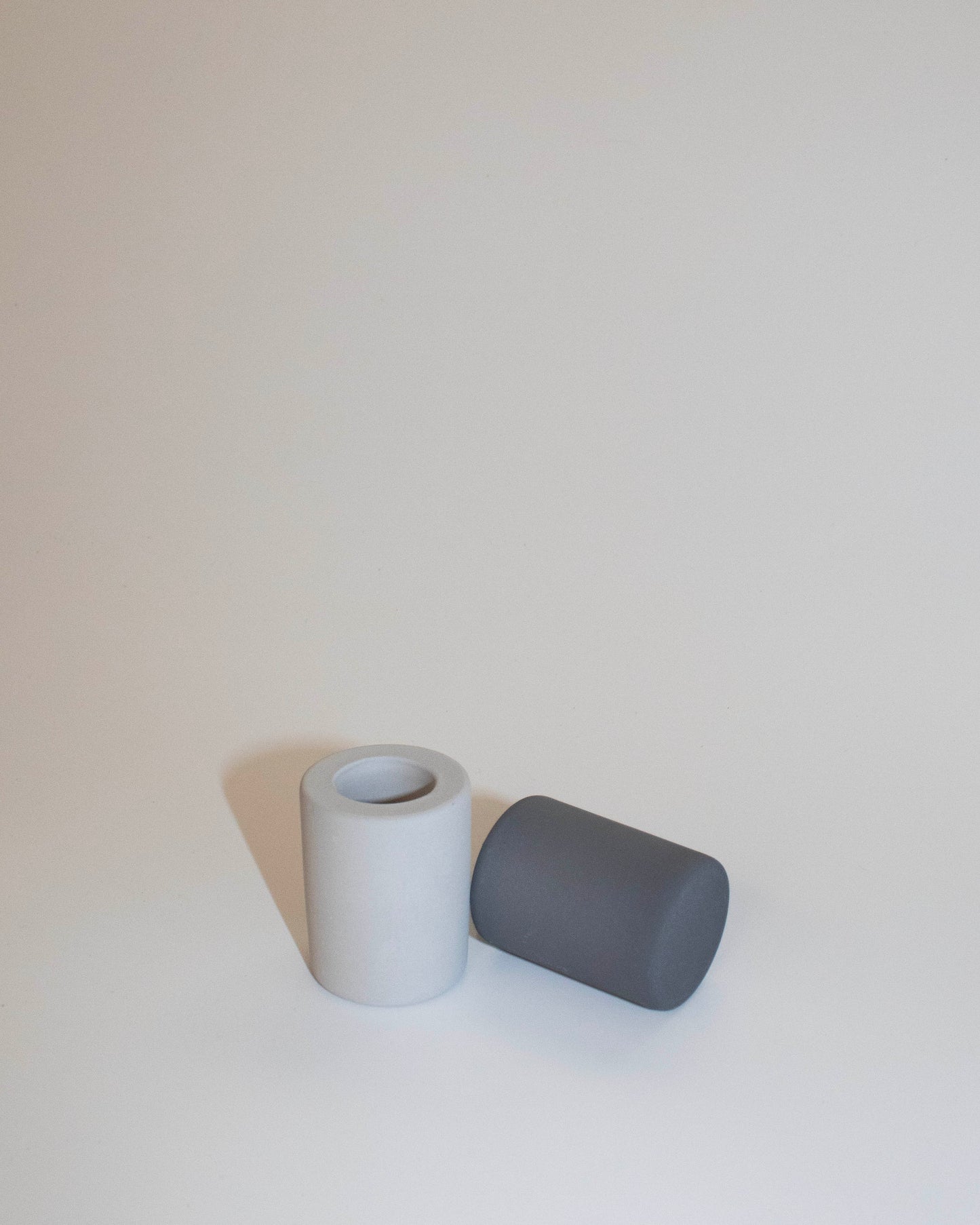 Set of two diatomite toothbrush holders in light and dark grey side by side